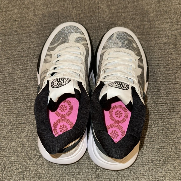 Nike Kyrie 8 GO (PS) - Picture 5 of 7